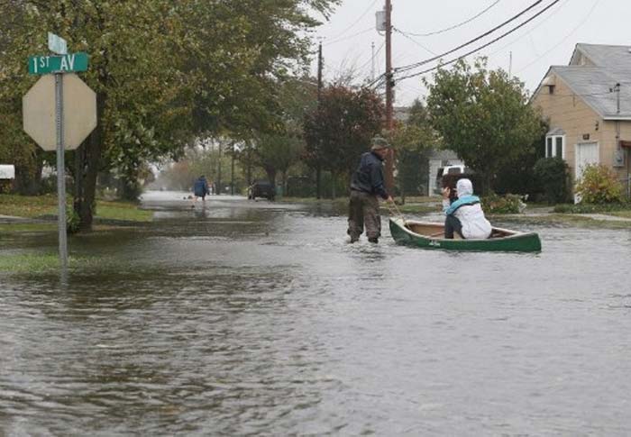 Superstorm Sandy slams into US East coast