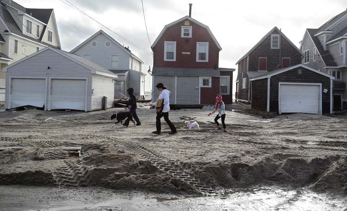 Superstorm Sandy slams into US East coast