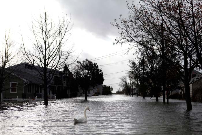 Superstorm Sandy slams into US East coast