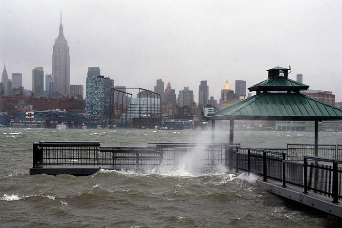 Superstorm Sandy slams into US East coast