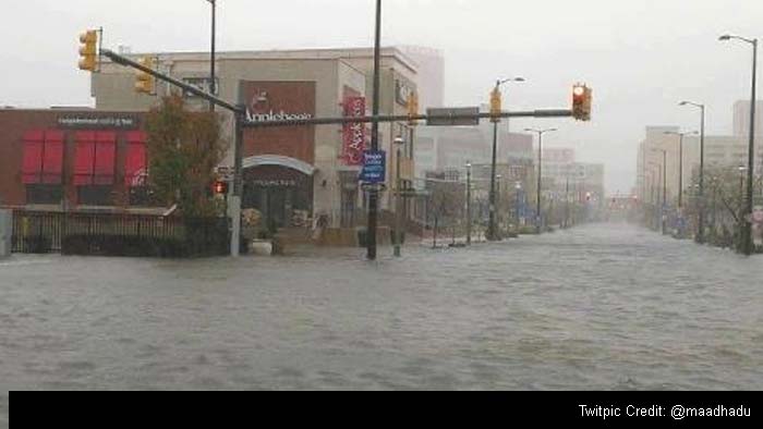 Superstorm Sandy slams into US East coast