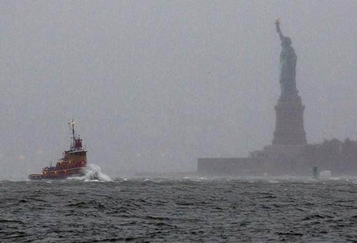 Superstorm Sandy slams into US East coast