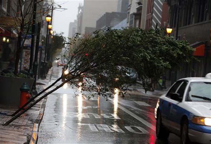 Superstorm Sandy slams into US East coast