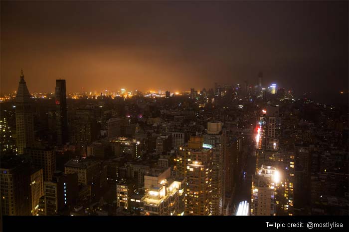 Superstorm Sandy slams into US East coast