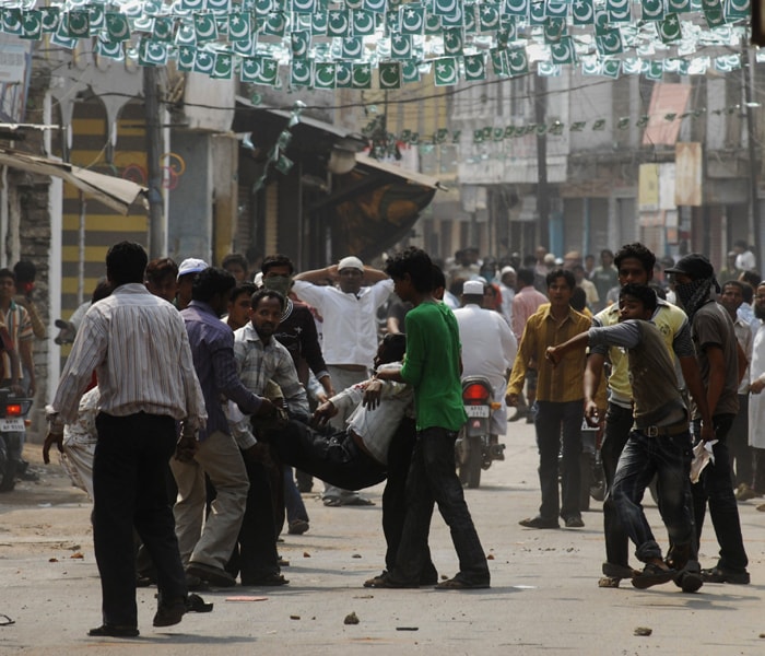 The injured were rushed to nearby hospitals even as violence continued on the streets of the Old City.(AP photo)