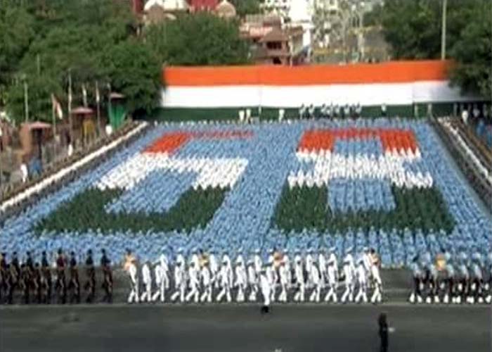 Prime Minister Narendra Modi inspects a guard of honour for the country's 68th Independence Day at the Red Fort in New Delhi on August 15, 2014.