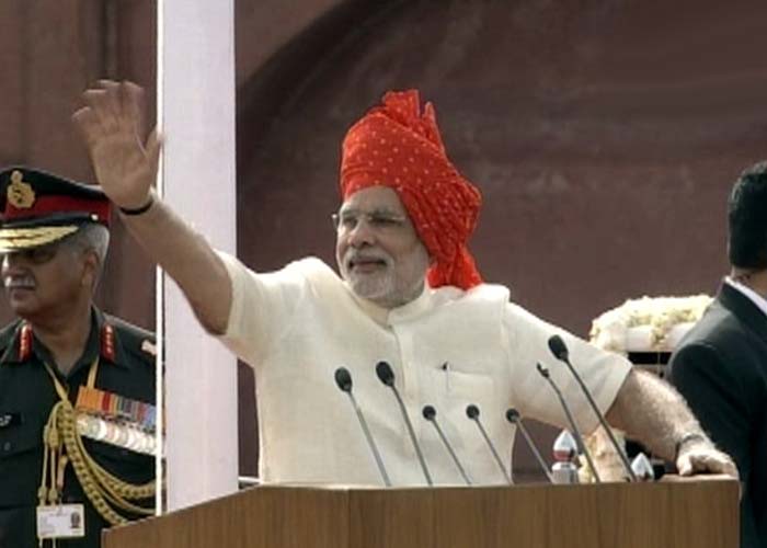 Prime Minister Narendra Modi waves at the end of his speech from the Red Fort to mark India's 68th Independence Day in New Delhi on August 15, 2014.