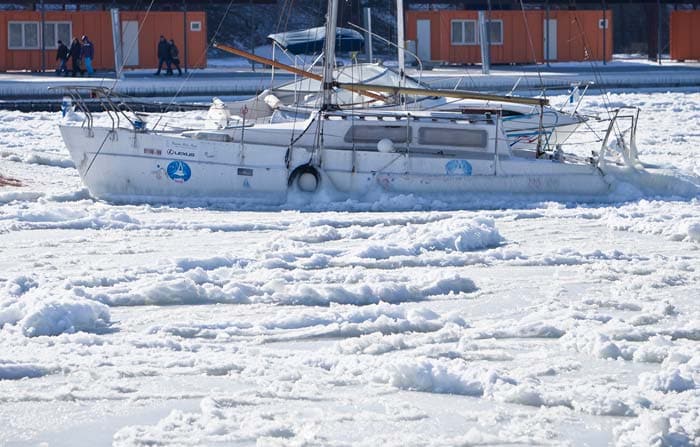 Parts of the Black Sea near the Romanian coastline have frozen as a severe cold spell continues to keep Eastern Europe in its icy grip. Temperatures in Romania plunged to minus 32.5 degrees Celsius (minus 26.5 Fahrenheit), and six homeless people died in the past 24 hours of hypothermia, the health ministry reported. Hundreds of other people were sent to shelters to protect them from the extreme cold.