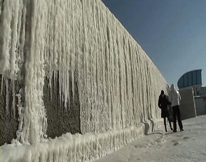 Braving the blistering cold, people gathered on the seafront in Constanta to take photos of the icy scene, where icicles formed on rocks and stones looked like sculptures.