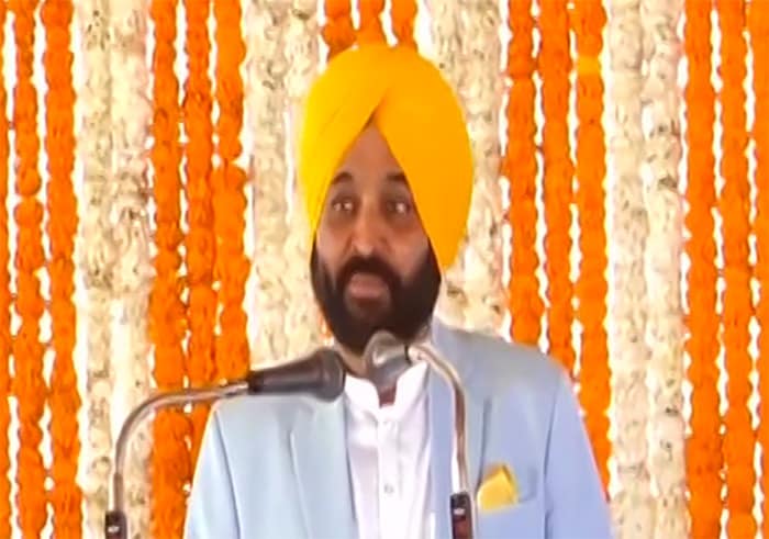 Pics: At Bhagwant Mann"s Oath, Dress Code