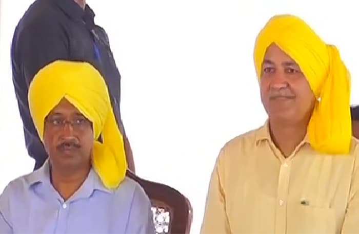 Pics: At Bhagwant Mann"s Oath, Dress Code