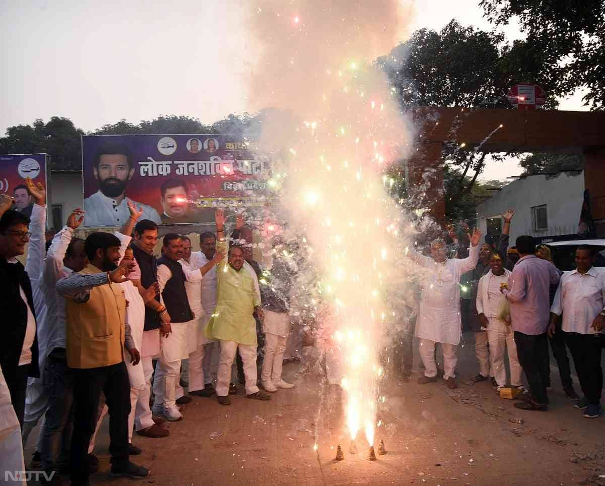 Lok Janshakti Party (Ramvilas) supporters celebrate as Mahayuti wins in Maharashtra Assembly elections