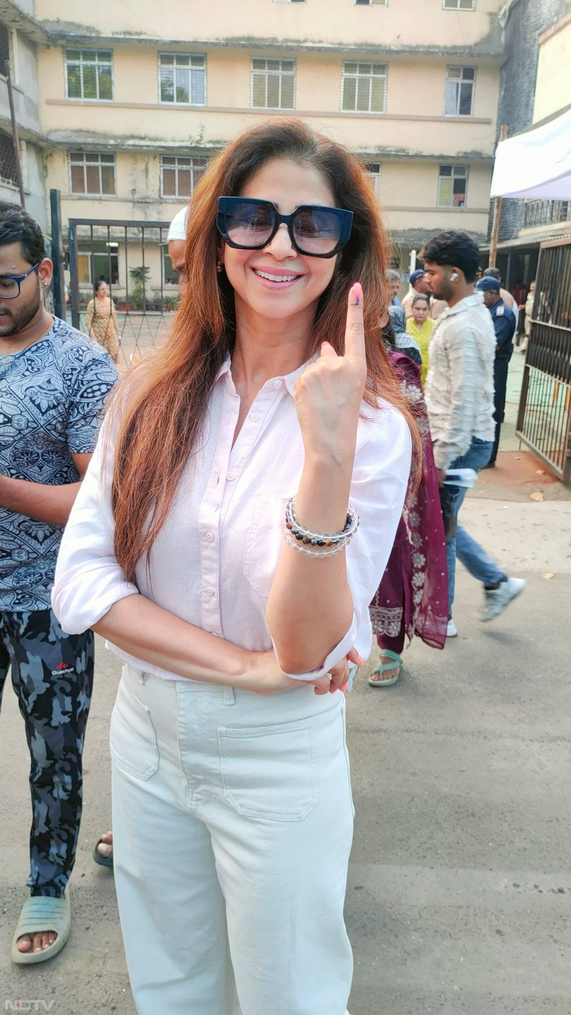 Actor and politician Urmila Matomndkar also cast her vote. She shared a photo on X with her inked finger