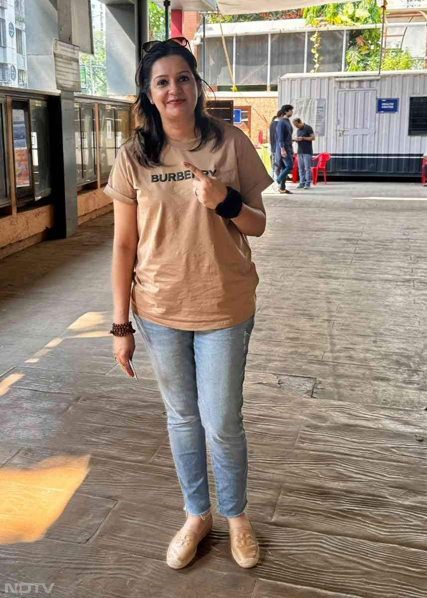 Shiv Sena (UBT) leader Priyanka Chaturvedi shows her inked finger after casting vote at a polling station in Mumbai