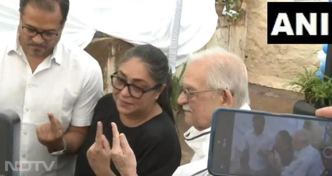 Lyricist Gulzar and his daughter, director Meghna Gulzar cast their vote at a polling booth in Mumbai