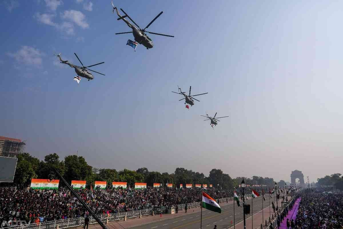 Tri-Servies helicopters fly past during the full dress rehearsal at the Kartavya Path