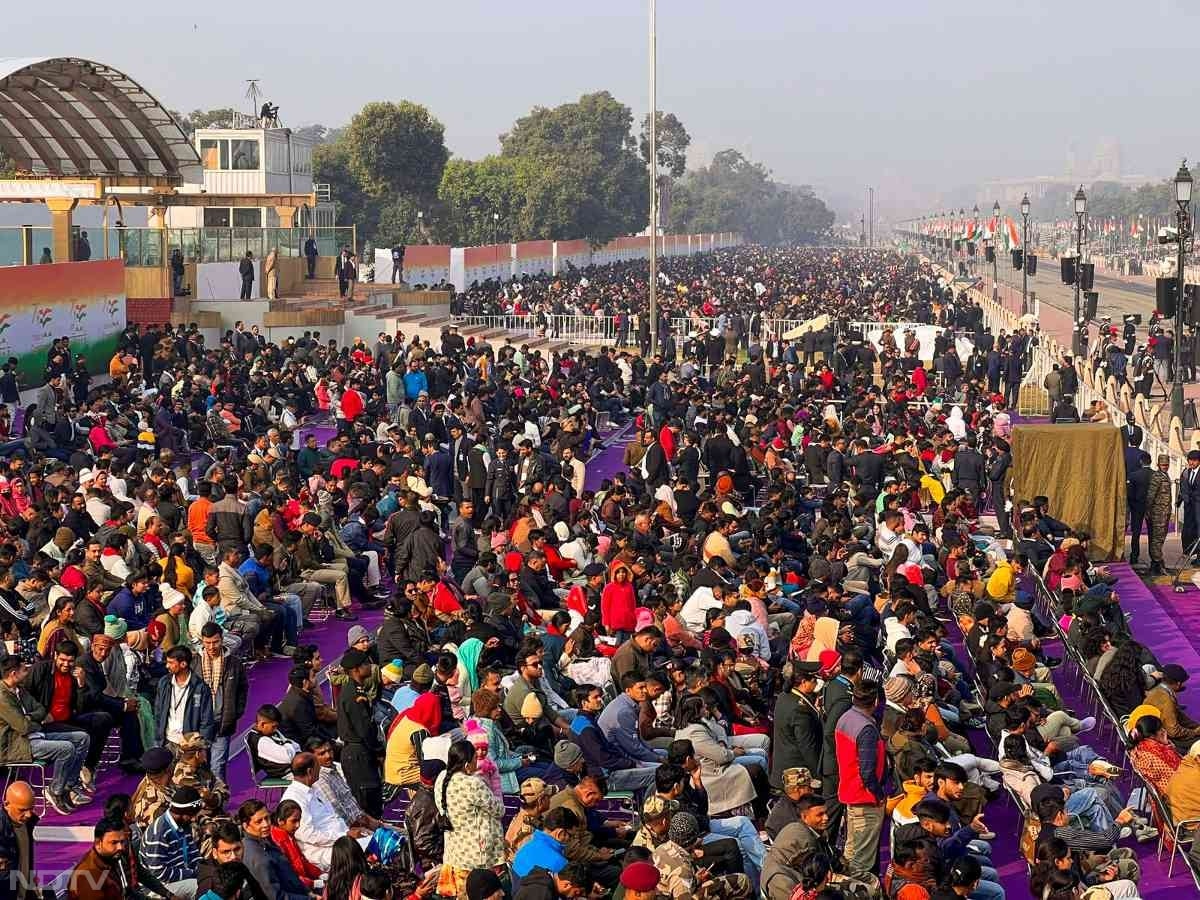 People witnessing the full dress rehearsal for the Republic Day Parade, at Kartavya Path