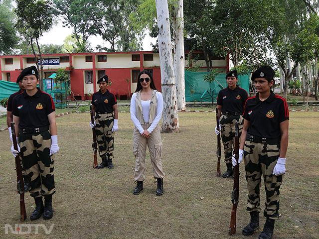 कियारा ने न सिर्फ जवानों के जज्बे को सलाम किया बल्कि परिवार और बच्चों से दूर रहने वाली महिला जवानों के साथ भी समय बिताया.