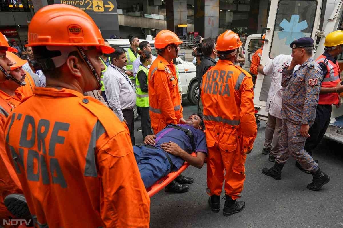 पाकिस्तान पर भारत की स्ट्राइक के बीच देशभर में मॉक ड्रिल, देखें ब्लैकआउट की रोचक तस्वीरें