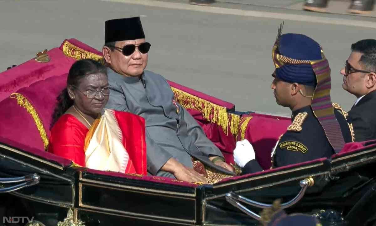 President Droupadi Murmu along with Indonesian President Prabowo Subianto, chief guest at the Republic Day parade, arrived at Kartavya Path in the ?Traditional Buggy'.