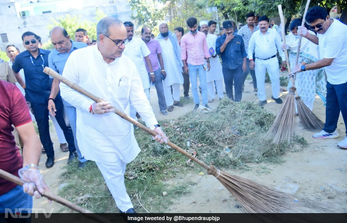 India Dedicates Ek Tareek, Ek Ghanta, Ek Saath For Cleanliness Drive