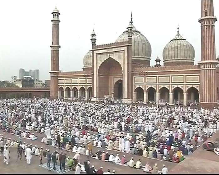 Delhi's Jama Masjid saw thousand of people praying on Eid.