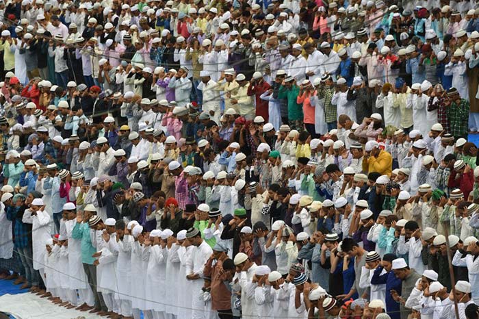 People offer Eid al-Fitr prayers outside the Bandra railway station in Mumbai. (AFP Photo)