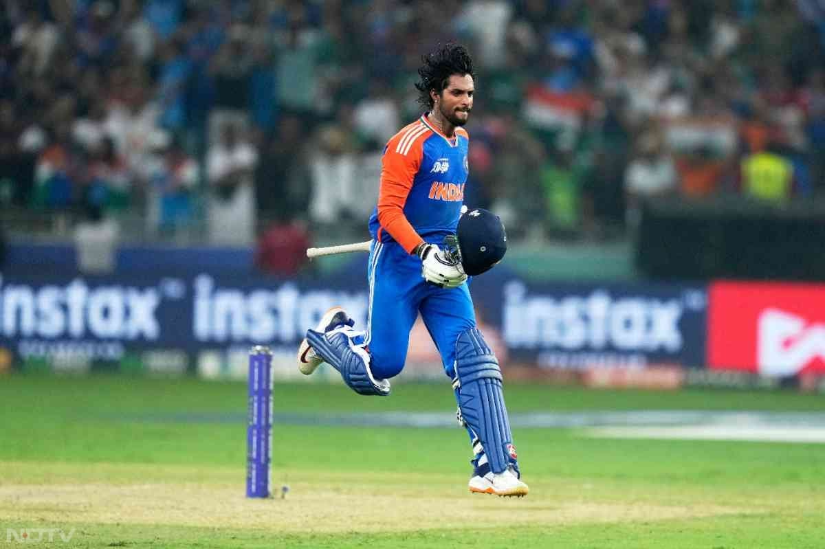 ऑपरेशन सिंदूर के बाद, 'ऑपरेशन तिलक', ने पाकिस्‍तान की टीम को चारों खाने चित कर दिया. भारत पाकिस्‍तान के बीच हुए संघर्ष के बाद ये मैच हुआ, ऐसे में टीम प्‍लेयर्स पर काफी दबाव था. लेकिन इस दबाव में भी इंडियन प्‍लेयर्स ने शानदार प्रदर्शन दिखाया.