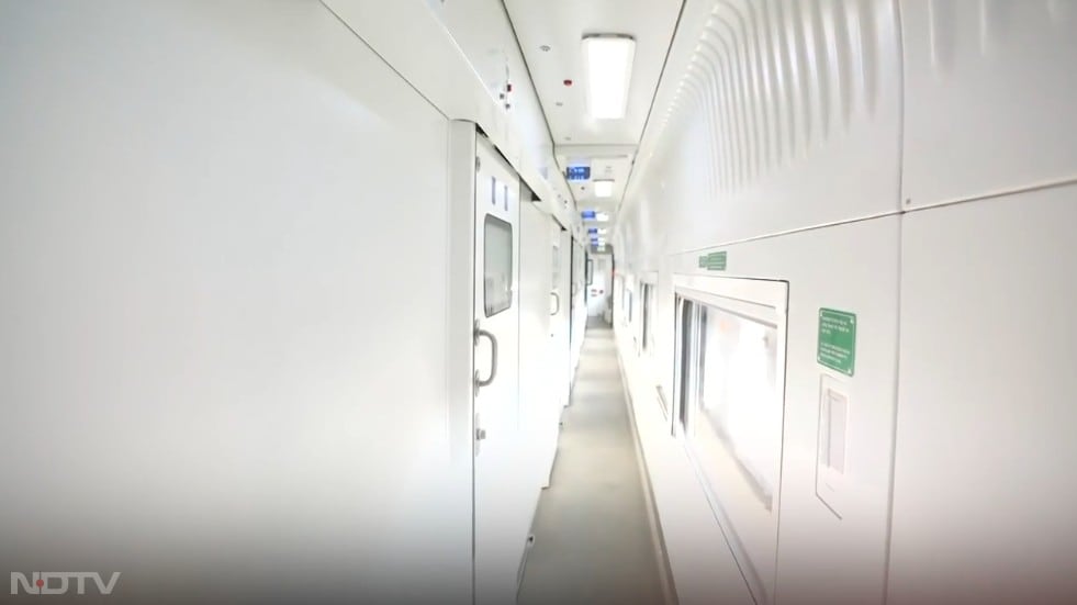 भारतीय रेलवे यात्रियों की सुविधा को सुगम, सुरक्षित और तेज बनाने के लिए लगातार प्रयास कर रहा है. भारतीय रेलवे ने इस दौरान अपनी यात्रा में कई नए अध्याय जोड़े हैं.