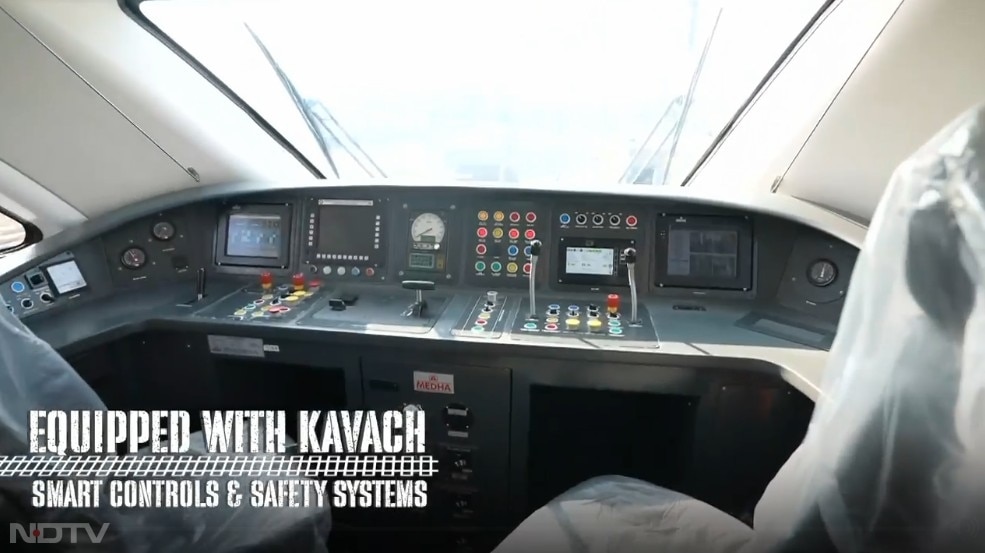 वंदे भारत स्लीपर ट्रेन बाकि ट्रेनों के मुकाबले ज्यादा सेफ होगी क्योंकि इसमें कवच लगा है. जिससे कोहरे में भी ट्रेन के टकराने की संभावित गुंजाइश खत्म हो जाएगी