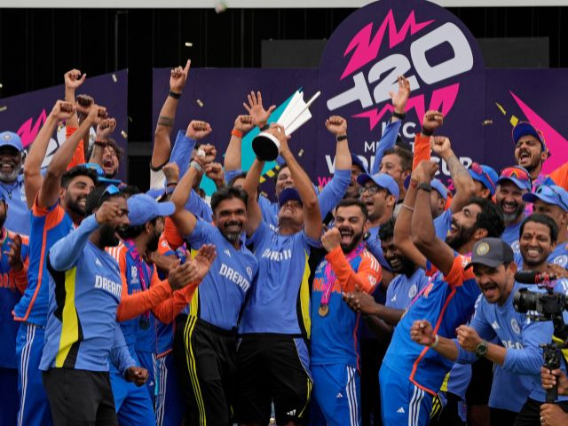 T-20 World Cup जिंकल्यानंतर टीम इंडियाचा जल्लोष, पाहा 30 PHOTOS