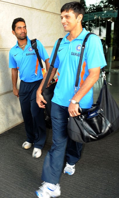 Dinesh Kartik and Rahul Dravid walk to the team bus in Mumbai on September 18. India left for South Africa keen to maintain their consistency to fulfill their fans' expectations at the Champions Trophy from September 22 - October 5. (AFP Photo)
