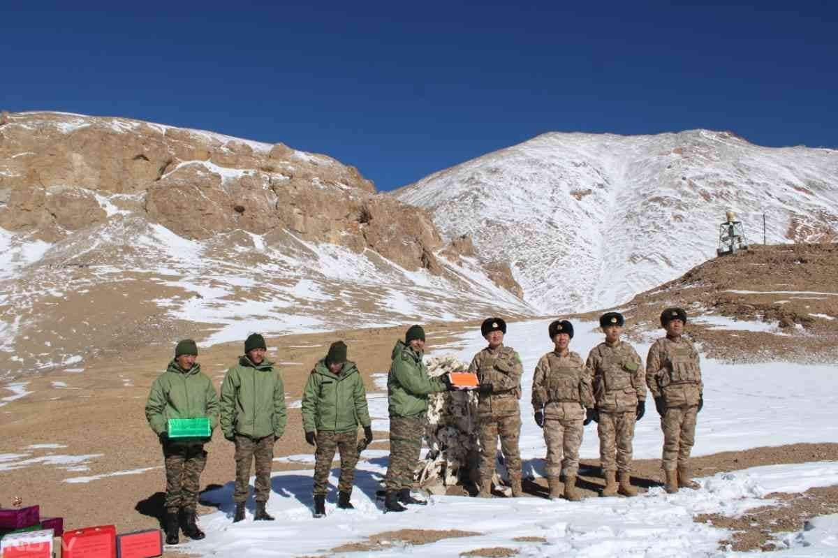 साढ़े चार साल पहले चीनी घुसपैठ के बाद पूर्वी लद्दाख में एलएसी पर भारत और चीन के बीच सैन्य गतिरोध पैदा हो गया था. पिछले हफ्ते, भारत ने यह घोषणा करने की कि देपसांग मैदान और डेमचोक में पेट्रोलिंग को लेकर चीन के साथ समझौता हुआ है. बाद में बीजिंग ने भी इसकी पुष्टि की.