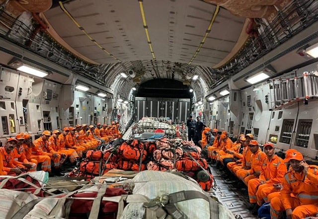 Turkey Earthquake: तुर्की पहुंचा भारतीय बचाव दल, हर संभव मदद का किया जा रहा है प्रयास, देखें तस्वीरें