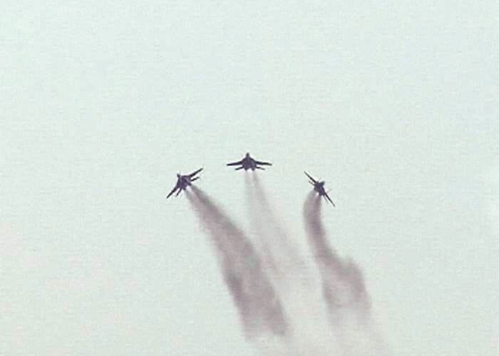 Not to be outdone, IAF jets soared into the sky, letting everyone know once again just why when it comes to planes and pilots, India stands second to none.