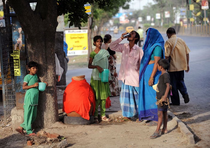 In cities such as Delhi, Patna, Varanasi and Raipur, temperatures are 5-7 degrees above normal. (AFP Photo)