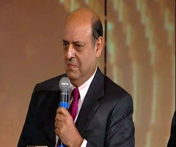 Navin Chawla, the current Chief Election Commissioner of India, speaks at the Indian of the Year awards ceremony. Chawla has been widely appreciated for the successful conduct and completion of the Indian General Elections, the largest electoral exercise in the world. He was honoured by NDTV as one of the icons of 21 years. <br><br>
<a target="_blank" class="text2bold_link" href="http://www.ndtv.com/convergence/ndtv/new/ioy09/ioyhome09.aspx">NDTV Indian of the Year: And the winners are...</a>