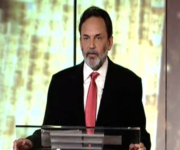 NDTV Chairman Dr Prannoy Roy commenced the ceremony by addressing the guests. He spoke about the journey that NDTV has traversed till date.<br><br>
<a target="_blank" class="text2bold_link" href="http://www.ndtv.com/convergence/ndtv/new/ioy09/ioyhome09.aspx">NDTV Indian of the Year: And the winners are...</a>