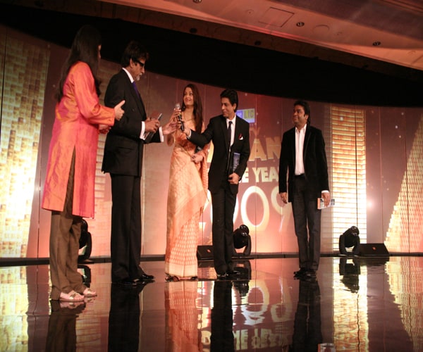 The biggest names of Bollywood share the same stage-- Amitabh Bachchan, Shahrukh Khan, Aishwarya Rai and A R Rahman. They were acknowledged as NDTV's Bollywood Icons of 21 Years.<br><br>Also seen in this pic is Sonia Singh - Senior Managing Editor, NDTV.<br><br>
<a target="_blank" class="text2bold_link" href="http://www.ndtv.com/convergence/ndtv/new/ioy09/ioyhome09.aspx">NDTV Indian of the Year: And the winners are...</a>