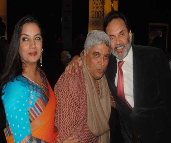 Dr. Prannoy Roy shares an endearing moment with Javed Akhtar and Shabana Azmi at the Indian of the Year awards function.<br><br>
<a target="_blank" class="text2bold_link" href="http://www.ndtv.com/convergence/ndtv/new/ioy09/ioyhome09.aspx">NDTV Indian of the Year: And the winners are...</a>