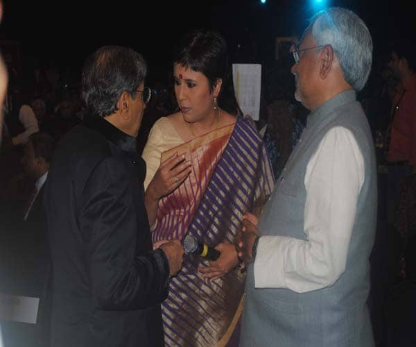 Barkha Dutt with Bihar Chief Minister, Nitish Kumar.<br><br>
<a target="_blank" class="text2bold_link" href="http://www.ndtv.com/convergence/ndtv/new/ioy09/ioyhome09.aspx">NDTV Indian of the Year: And the winners are...</a>