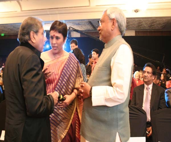 Group Editor - English News, NDTV, Barkha Dutt greets guests at the award function.<br><br>
<a target="_blank" class="text2bold_link" href="http://www.ndtv.com/convergence/ndtv/new/ioy09/ioyhome09.aspx">NDTV Indian of the Year: And the winners are...</a>