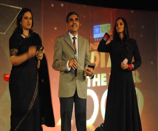 Sania Mirza with Sonali Chander, Sports Editor - NDTV at the Indian of the Year award function.<br><br> Sania presented the Sportsperson of the Year award that was received by Saina Nehwal's dad on her behalf.<br><br>
<a target="_blank" class="text2bold_link" href="http://www.ndtv.com/convergence/ndtv/new/ioy09/ioyhome09.aspx">NDTV Indian of the Year: And the winners are...</a>