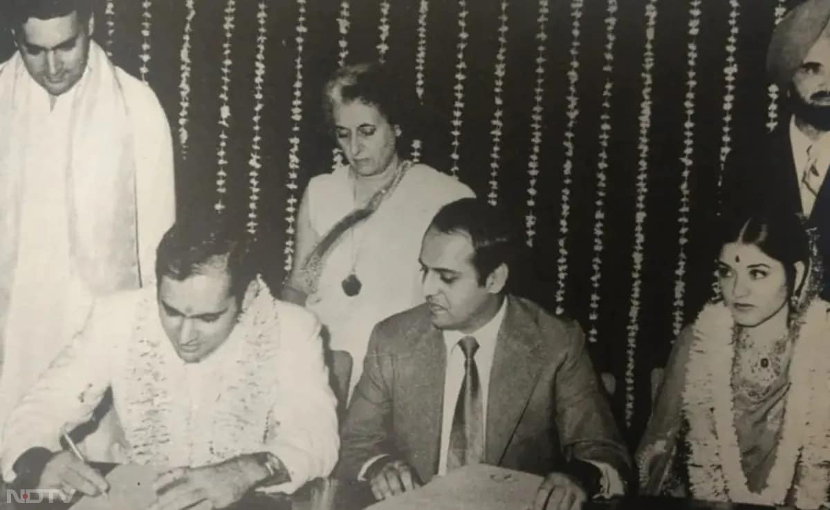 रेहान के नाना राजीव गांधी के छोटे भाई संजय गांधी ने भी प्रेम विवाह किया था. उनकी शादी मॉडल मेनका से 29 सितंबर 1974 हुई थी.