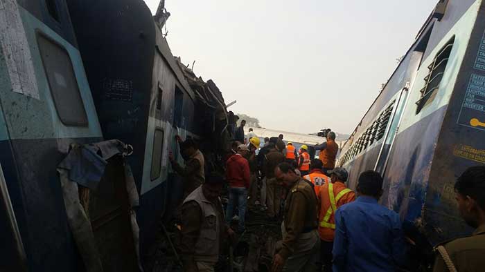 Катастрофа ужасный. Крушение поезда на востоке Индии. Самый сильный и страшный поезд.