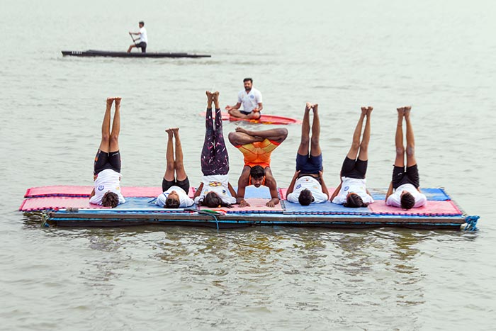 International Yoga Day 2023: 9वें योग दिवस के मौके पर लोगों ने जमकर किया योग, देखें तस्वीरें