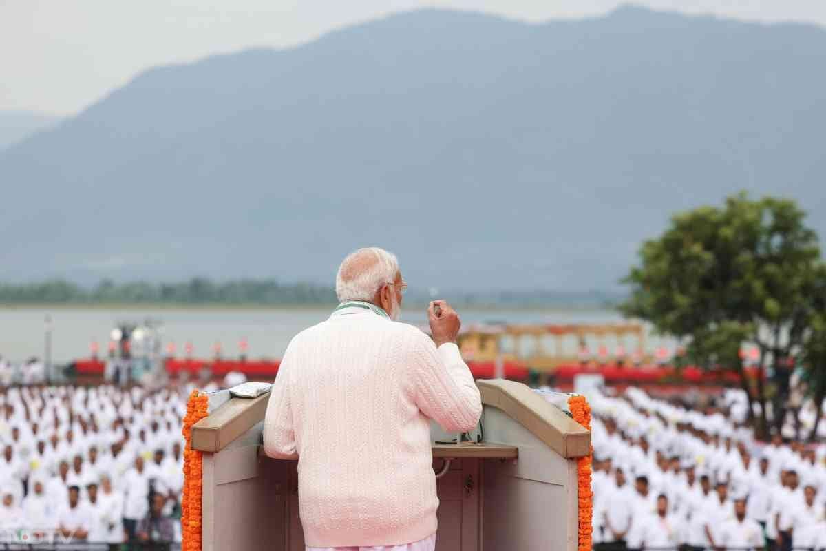 पीएम मोदी ने कहा कि "पूरे जम्मू-कश्मीर में योग के प्रति जो आकर्षण बना है, जिस उमंग और उत्साह के साथ लोग योग के साथ जुड़ने के लिए आतुर हैं, वह जम्मू कश्मीर के पर्यटन को भी एक नई ताकत देने का अवसर बन गया है."