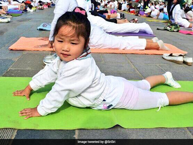 देशभर में कुछ इस तरह मनाया गया International Yoga Day 2017