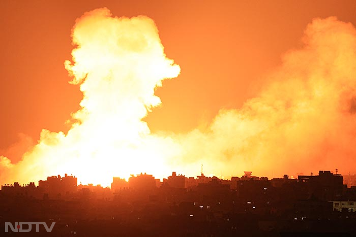 इज़रायल- गाजा युद्ध: बढ़ता जा रहा है मौत का आंकड़ा, 1000 से अधिक इज़रायली, करीब 900 फिलिस्तीनी नागरिकों की मौत
