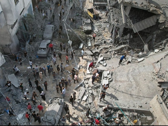 Photo : इजरायल-हमास युद्ध: इजरायल के हमलों के बीच हमास ने रिहा किए 2 और बंधक